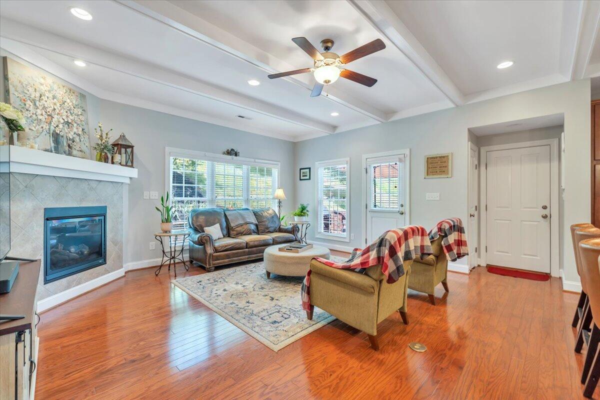 5665 Sullivan LN