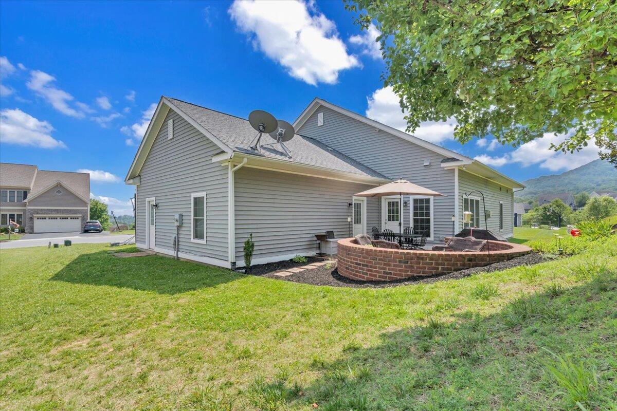5665 Sullivan LN