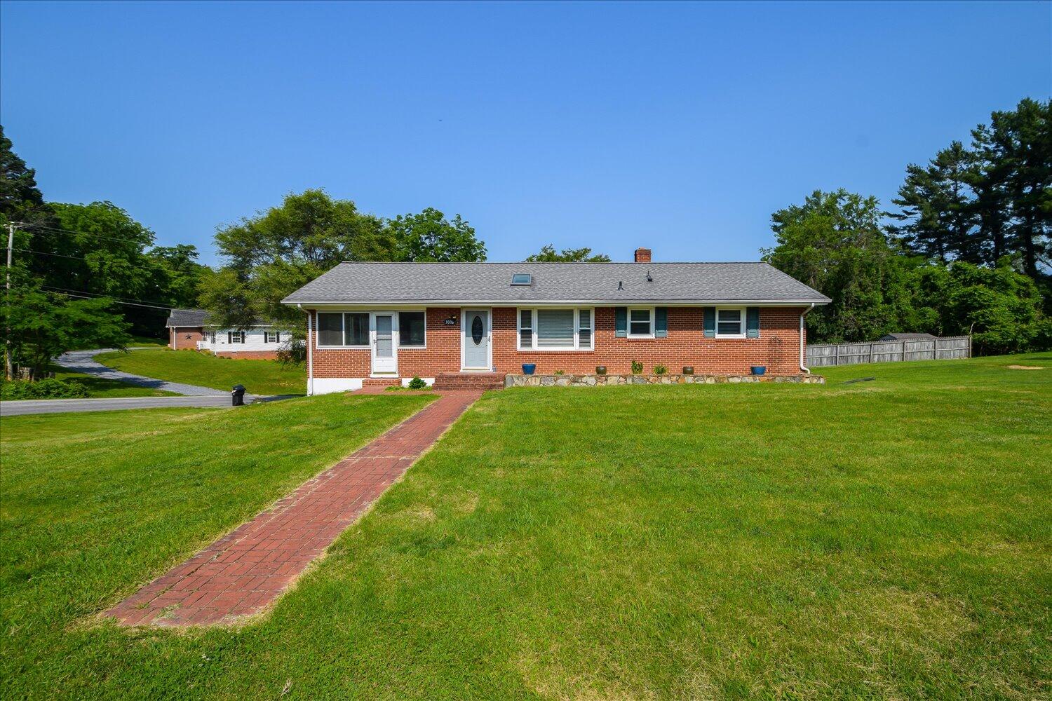 1008 Ridgecrest DR