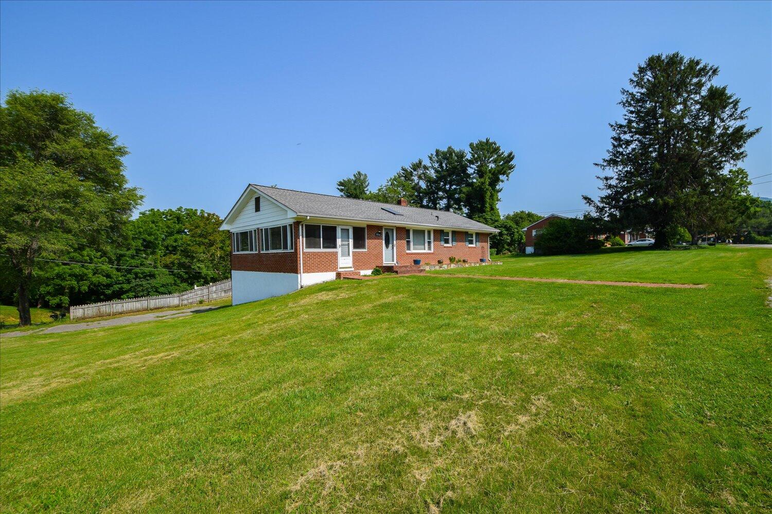 1008 Ridgecrest DR