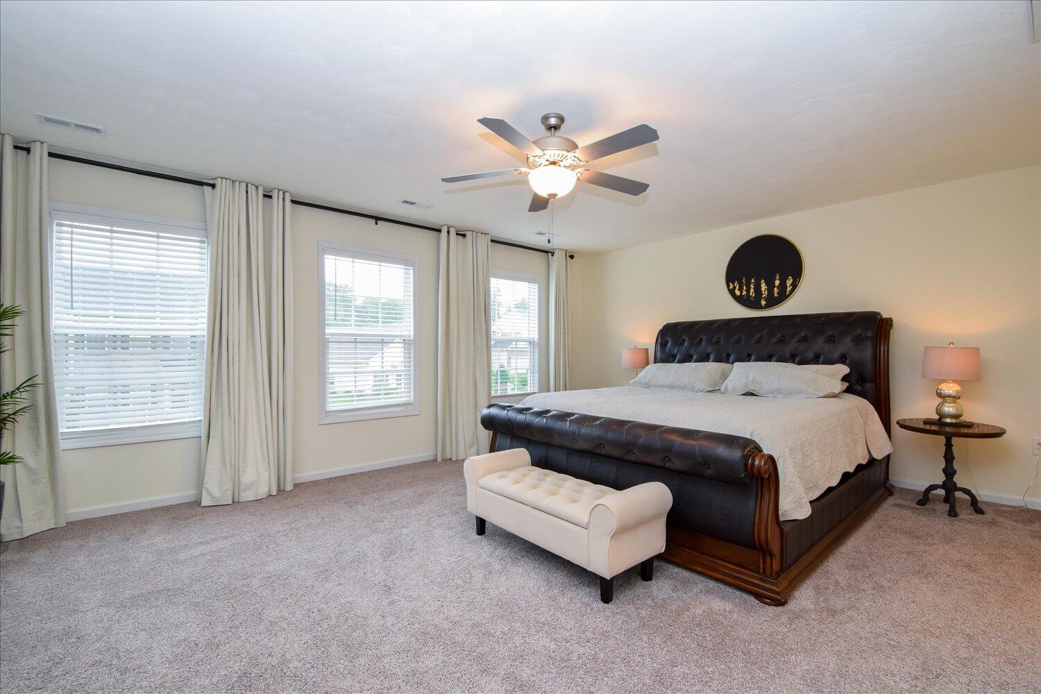 8322 Leighburn DR