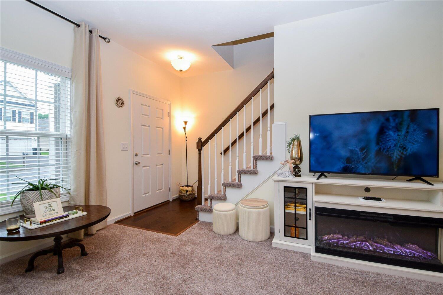 8322 Leighburn DR