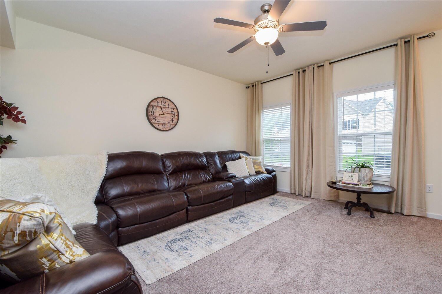 8322 Leighburn DR