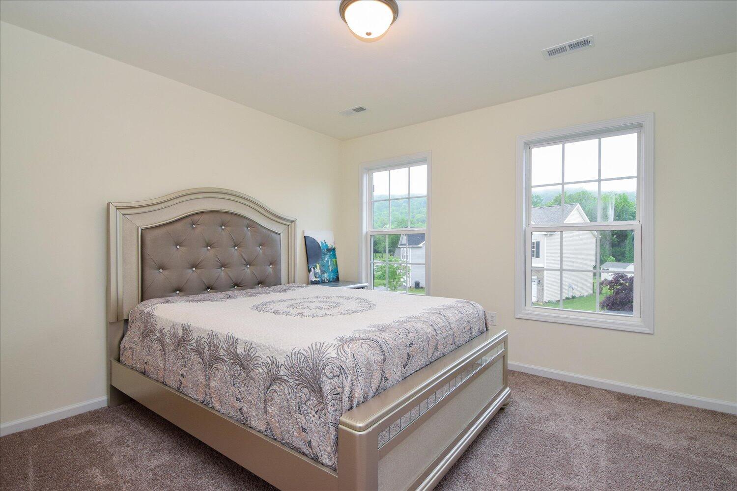 8322 Leighburn DR