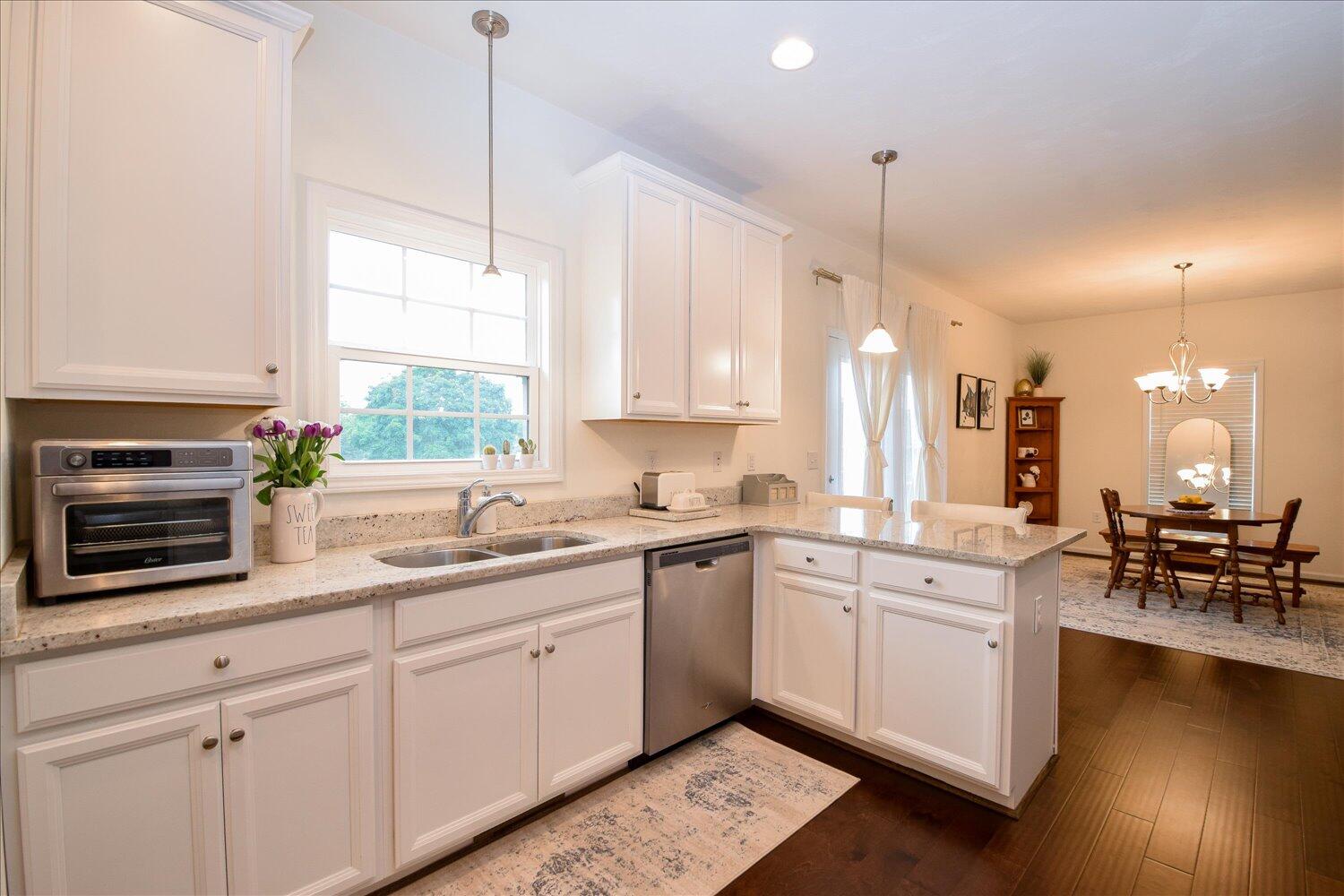 8322 Leighburn DR