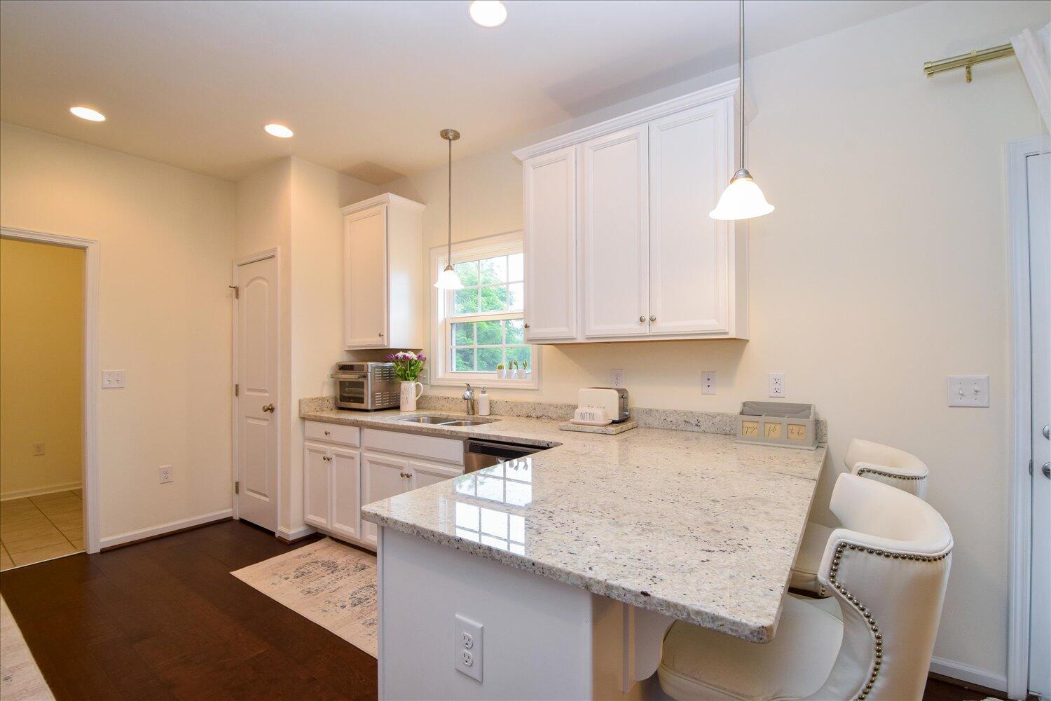 8322 Leighburn DR