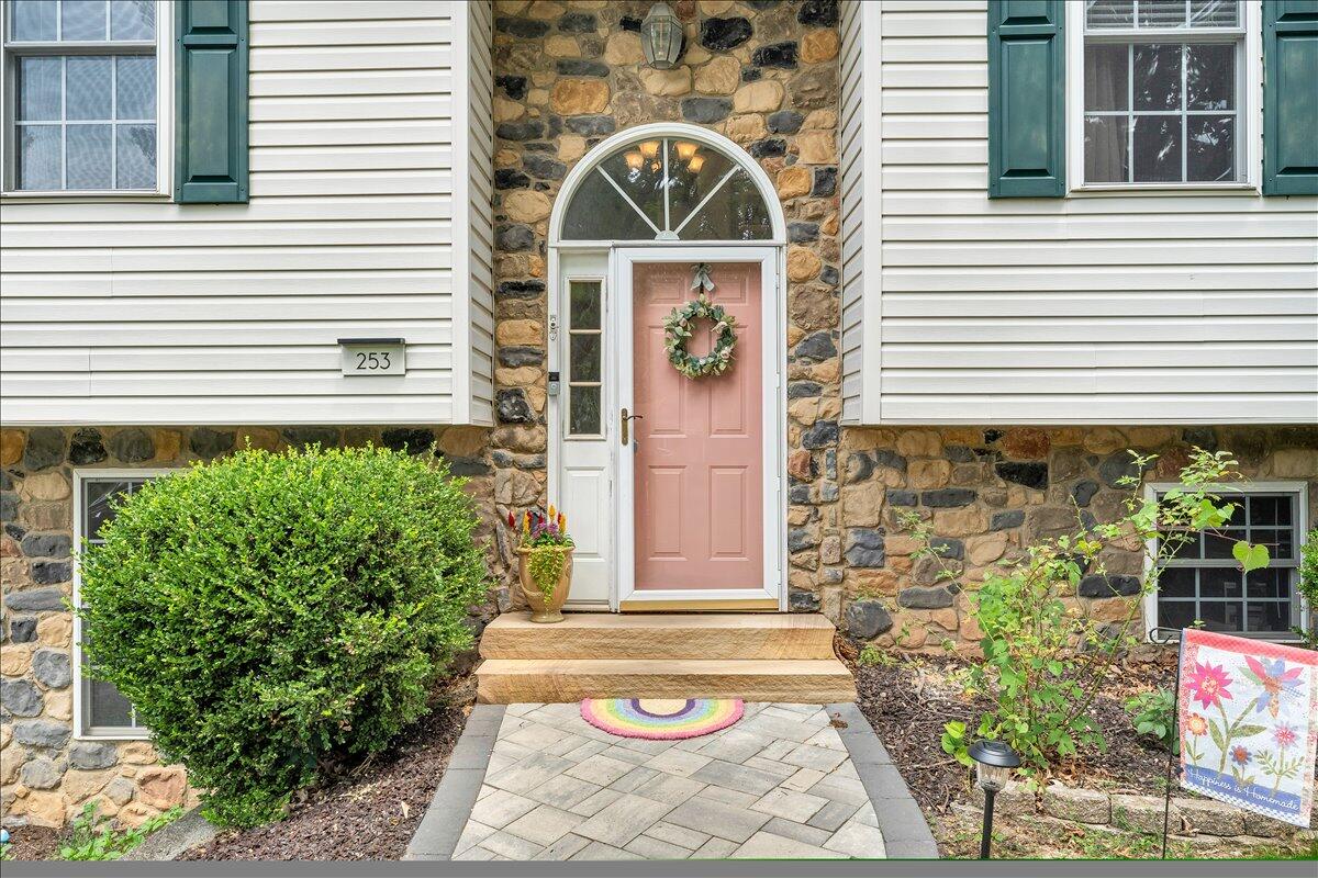 253 Dawnridge DR