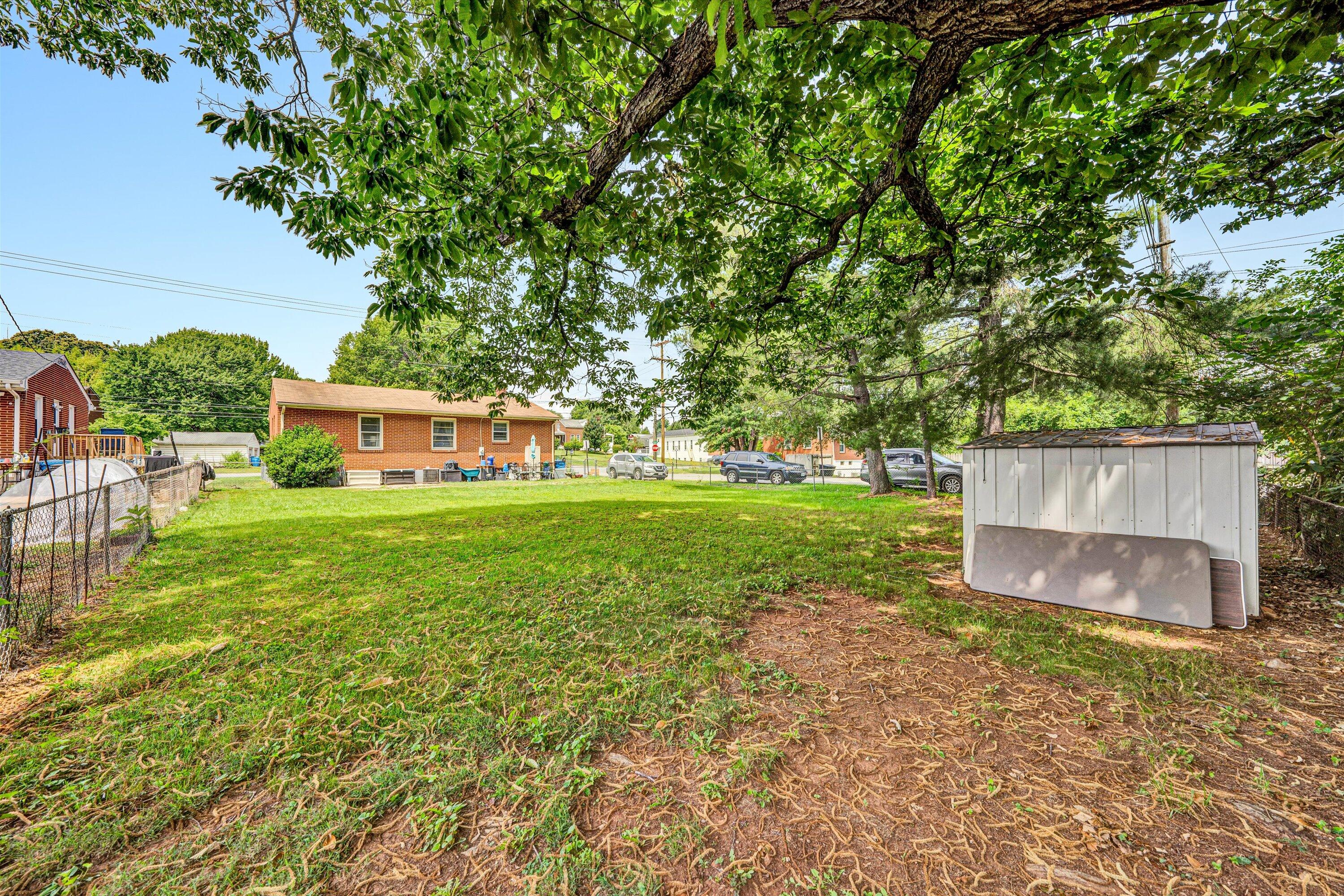 3843 Plantation RD NE
