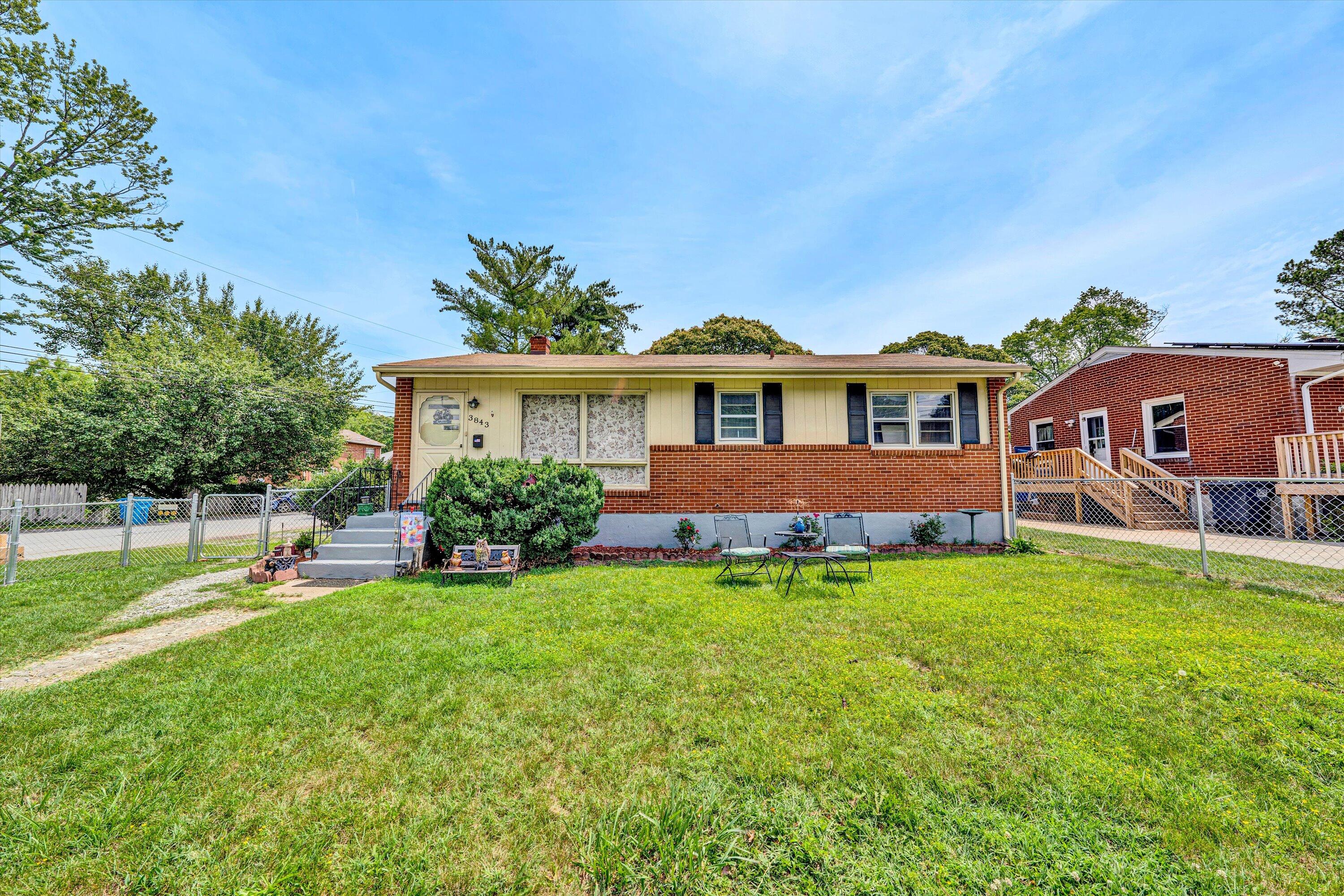 3843 Plantation RD NE