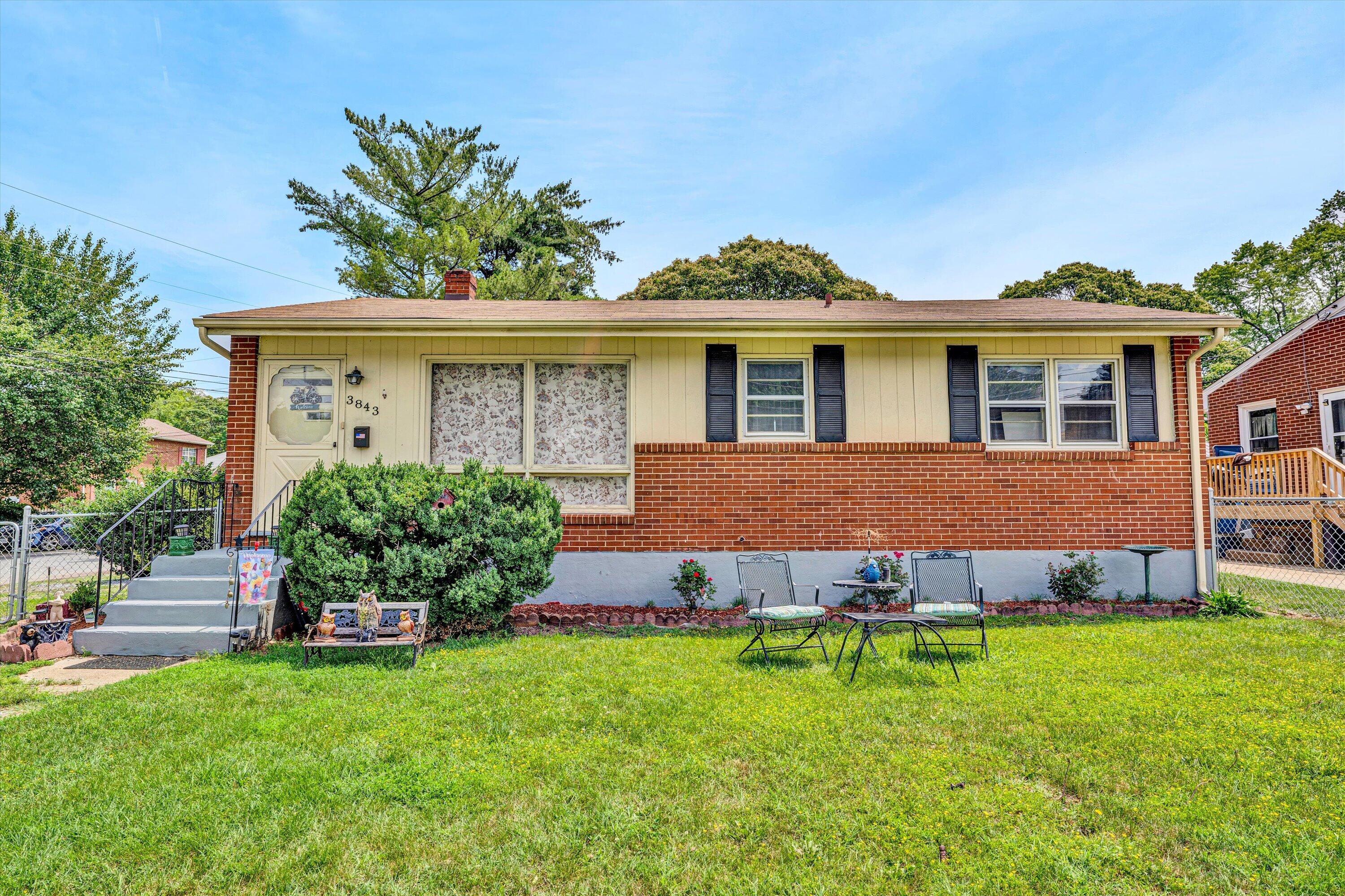 3843 Plantation RD NE