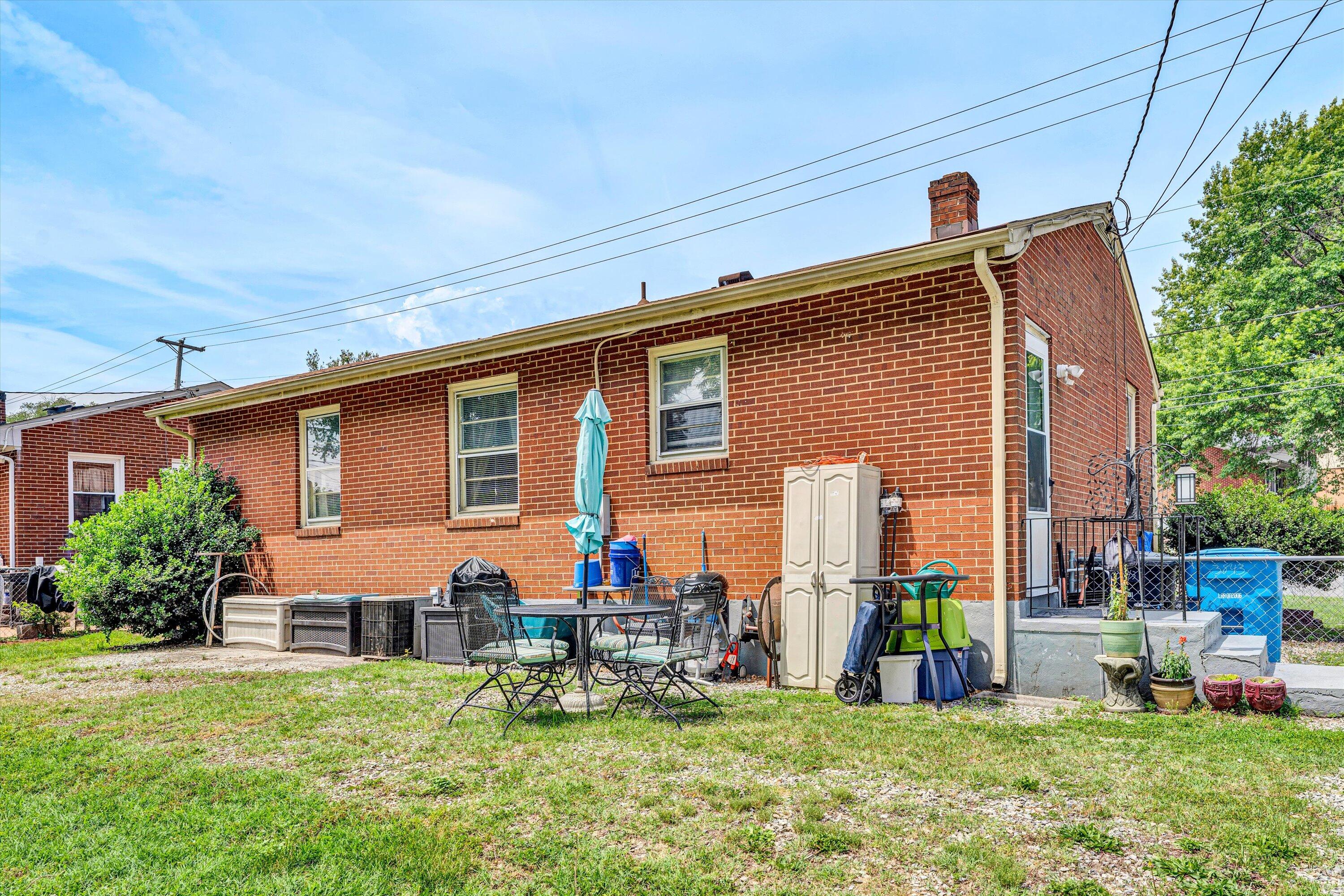 3843 Plantation RD NE