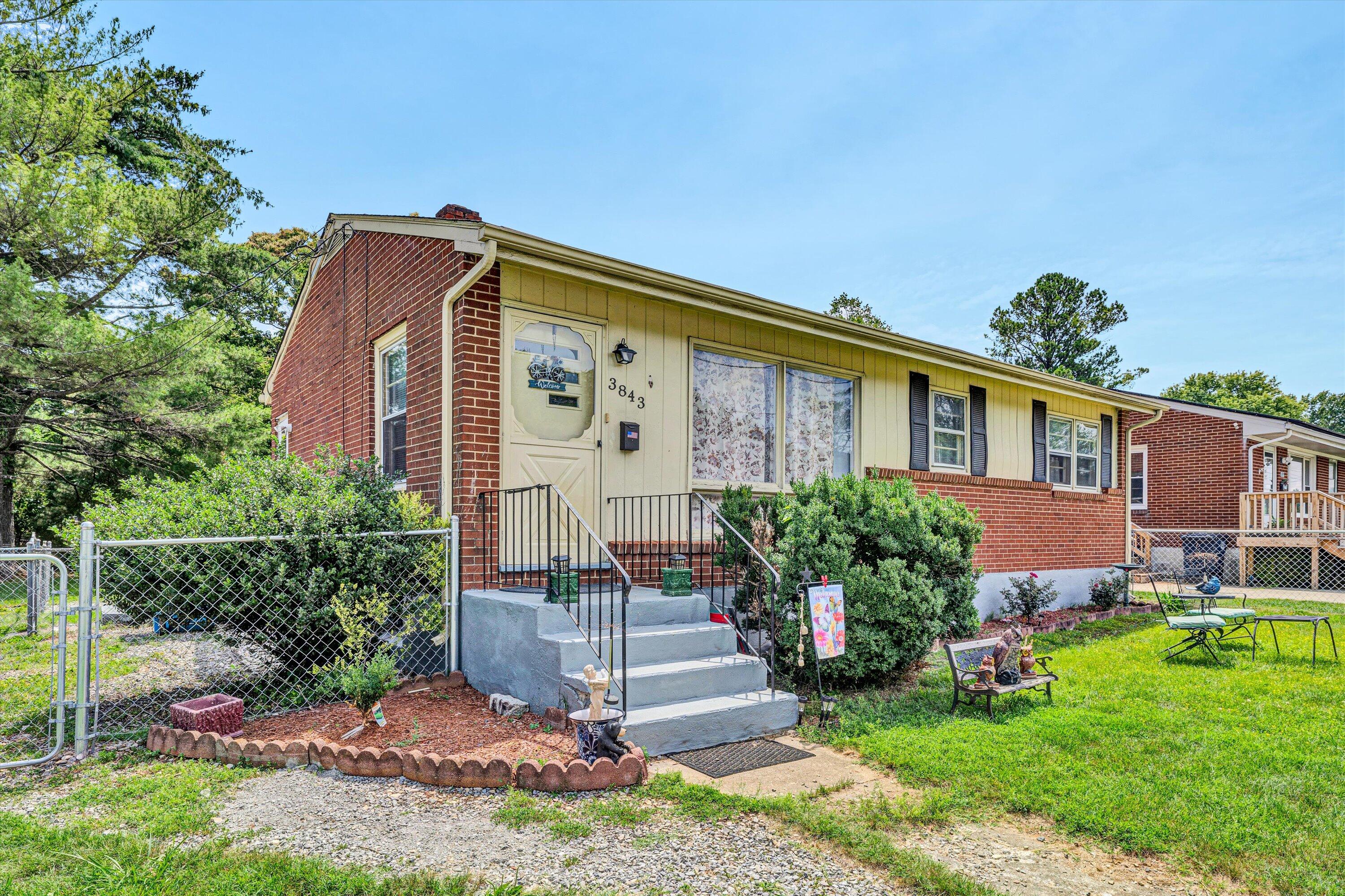 3843 Plantation RD NE
