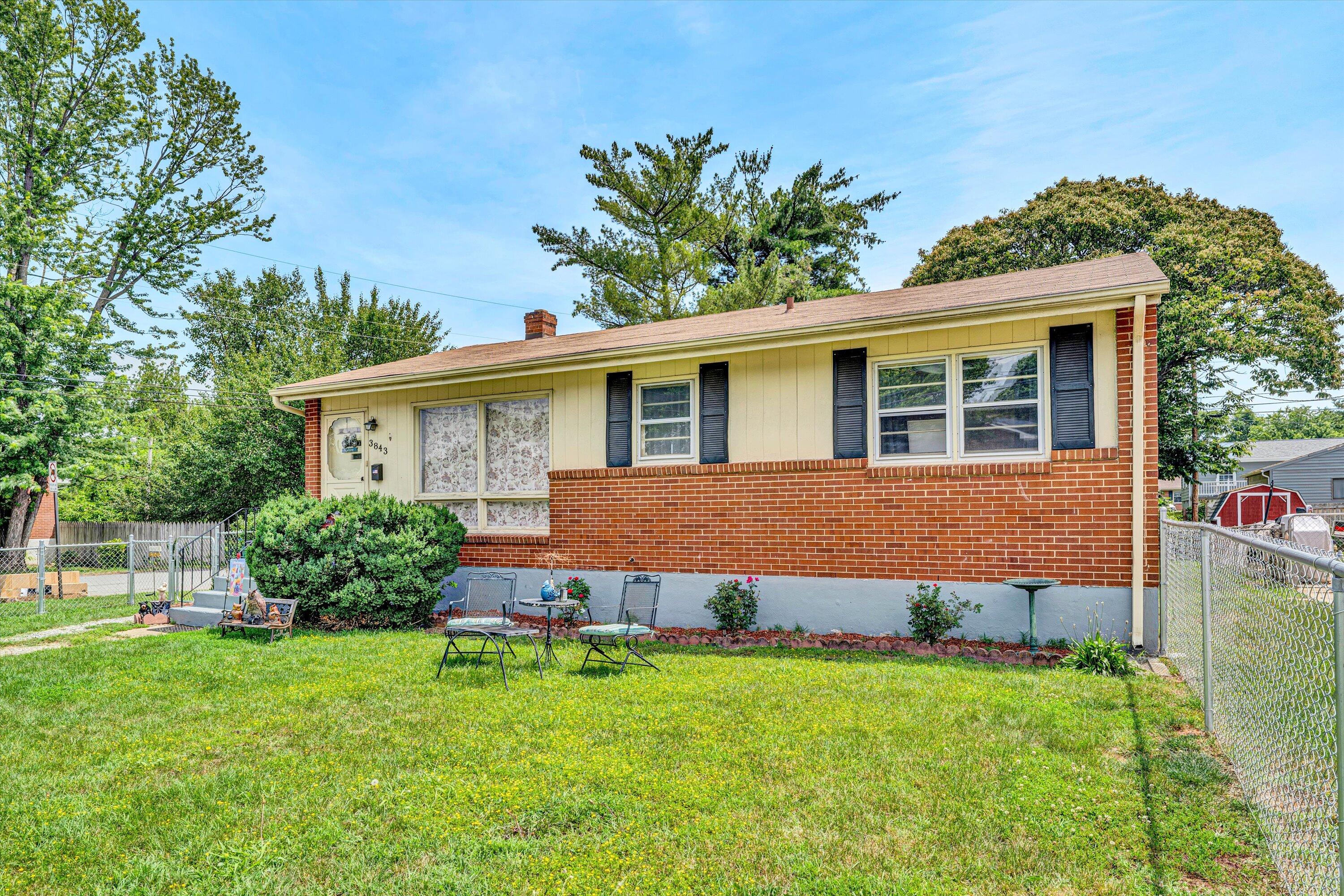 3843 Plantation RD NE