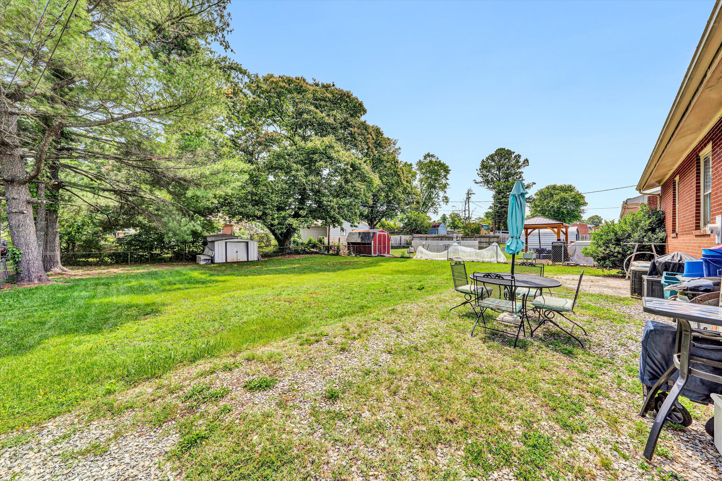 3843 Plantation RD NE
