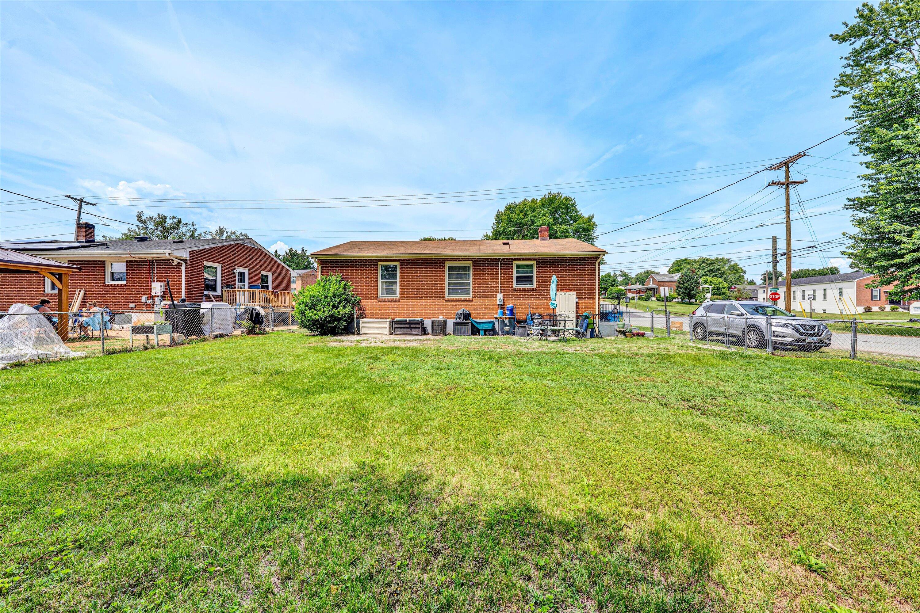 3843 Plantation RD NE
