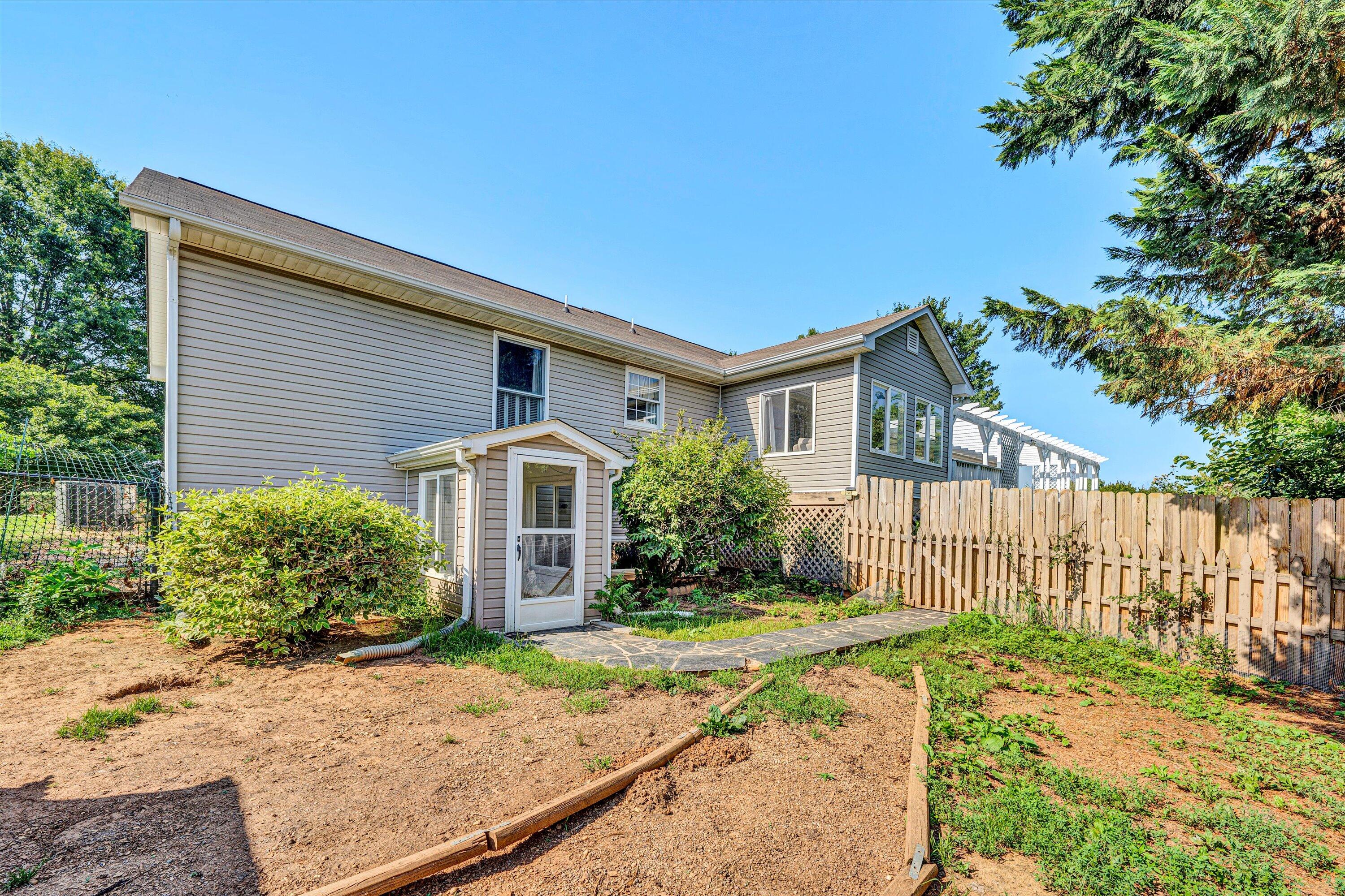 11254 Lee HWY