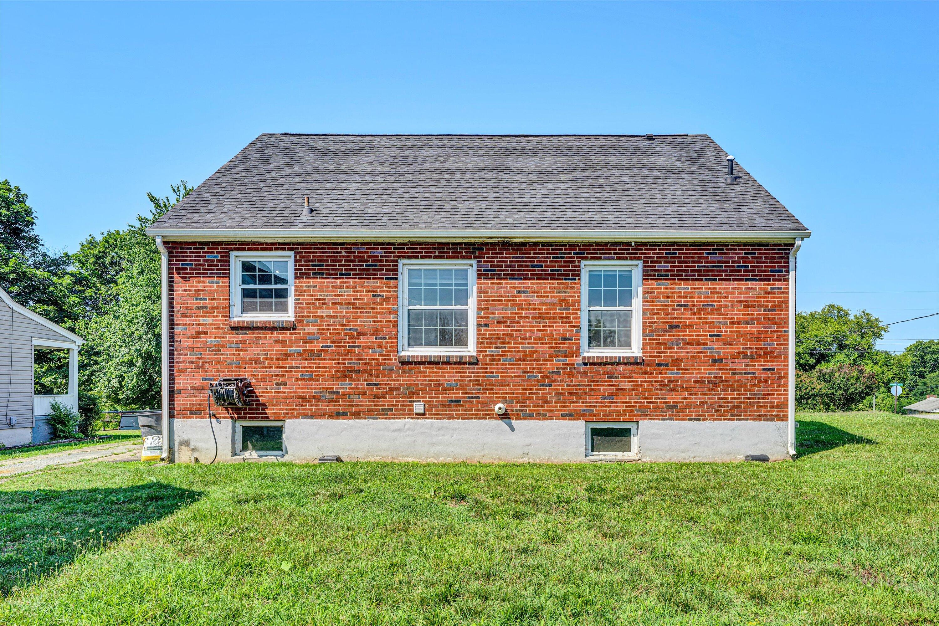 2208 Kenwood BLVD SE