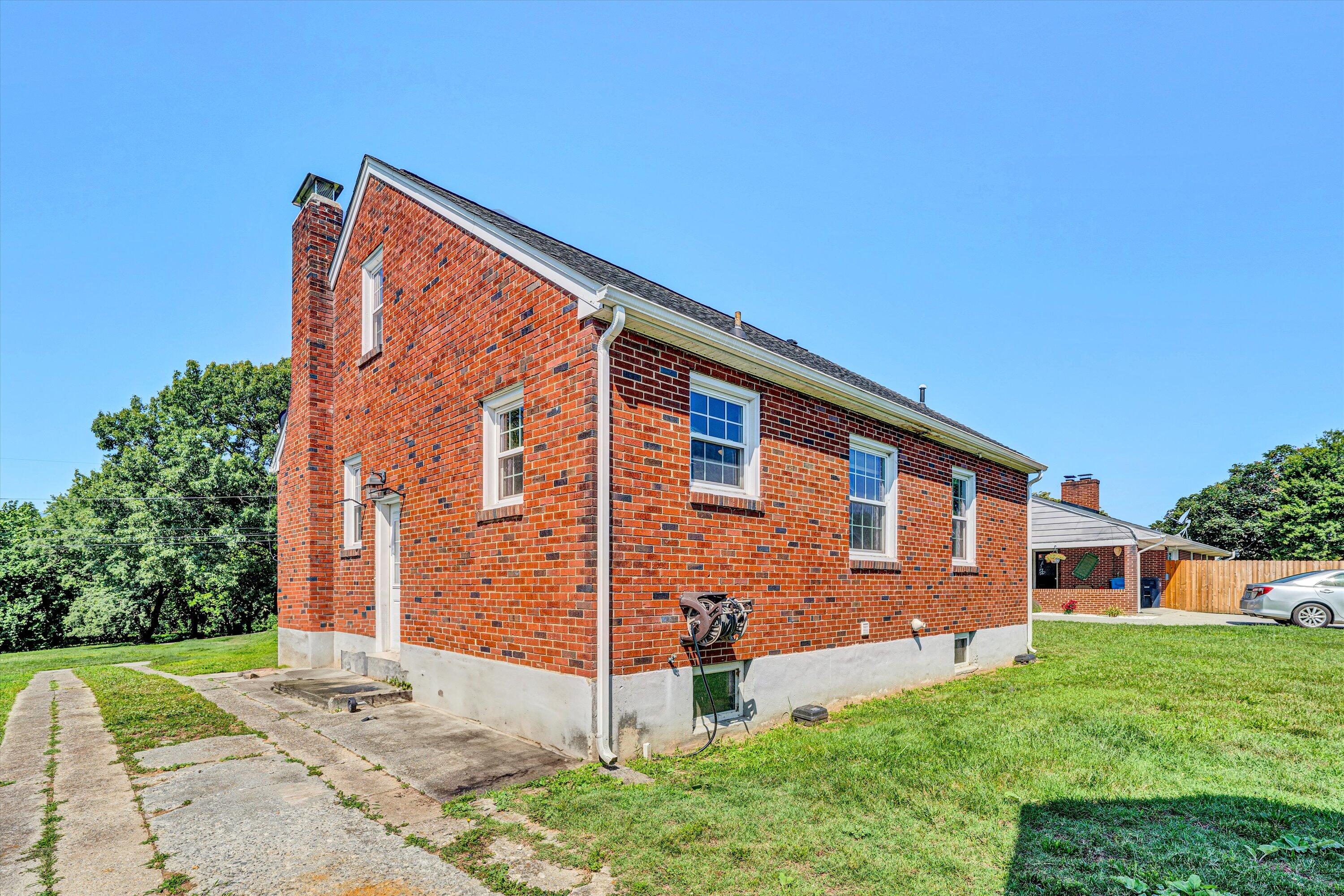 2208 Kenwood BLVD SE