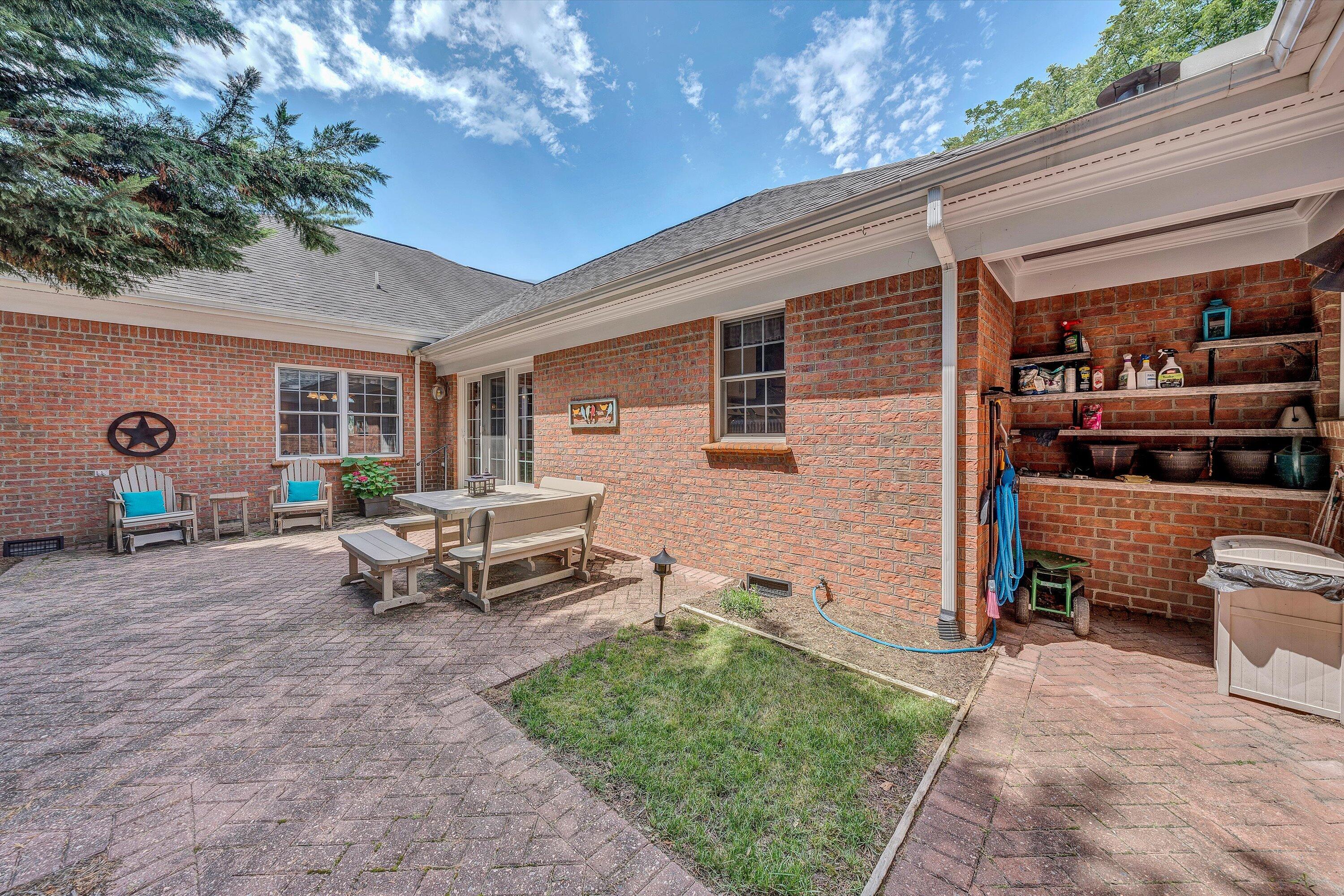 625 Highfield RD