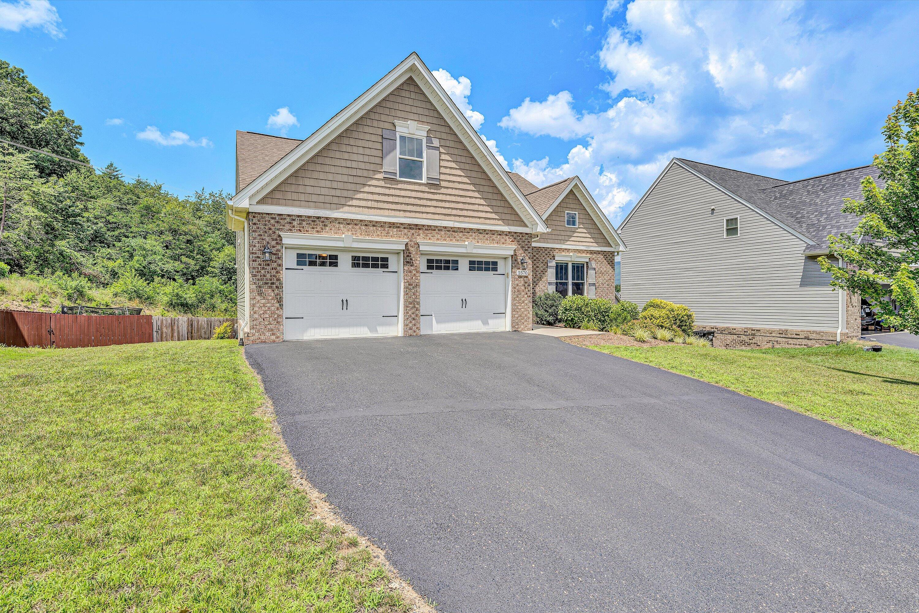 2570 Woods Meadow LN