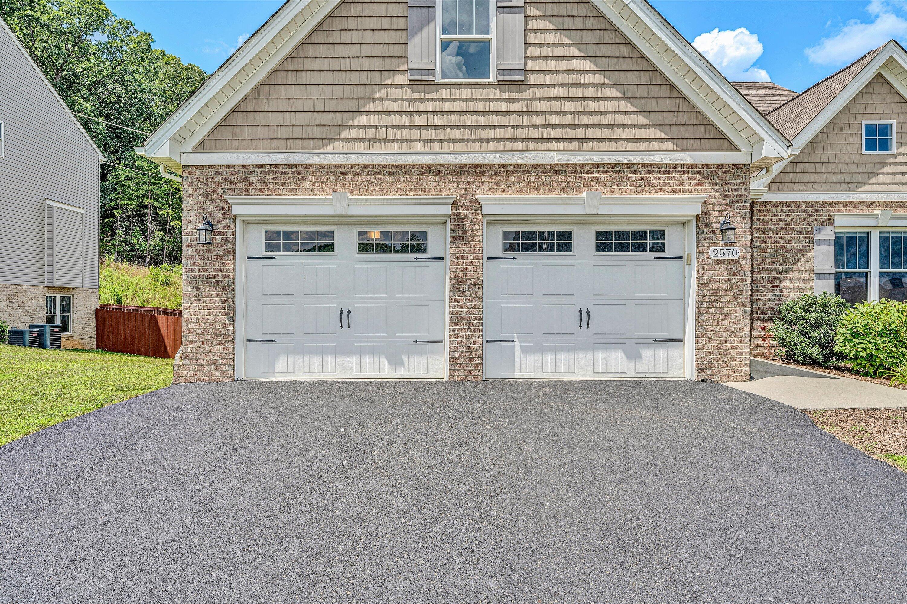 2570 Woods Meadow LN