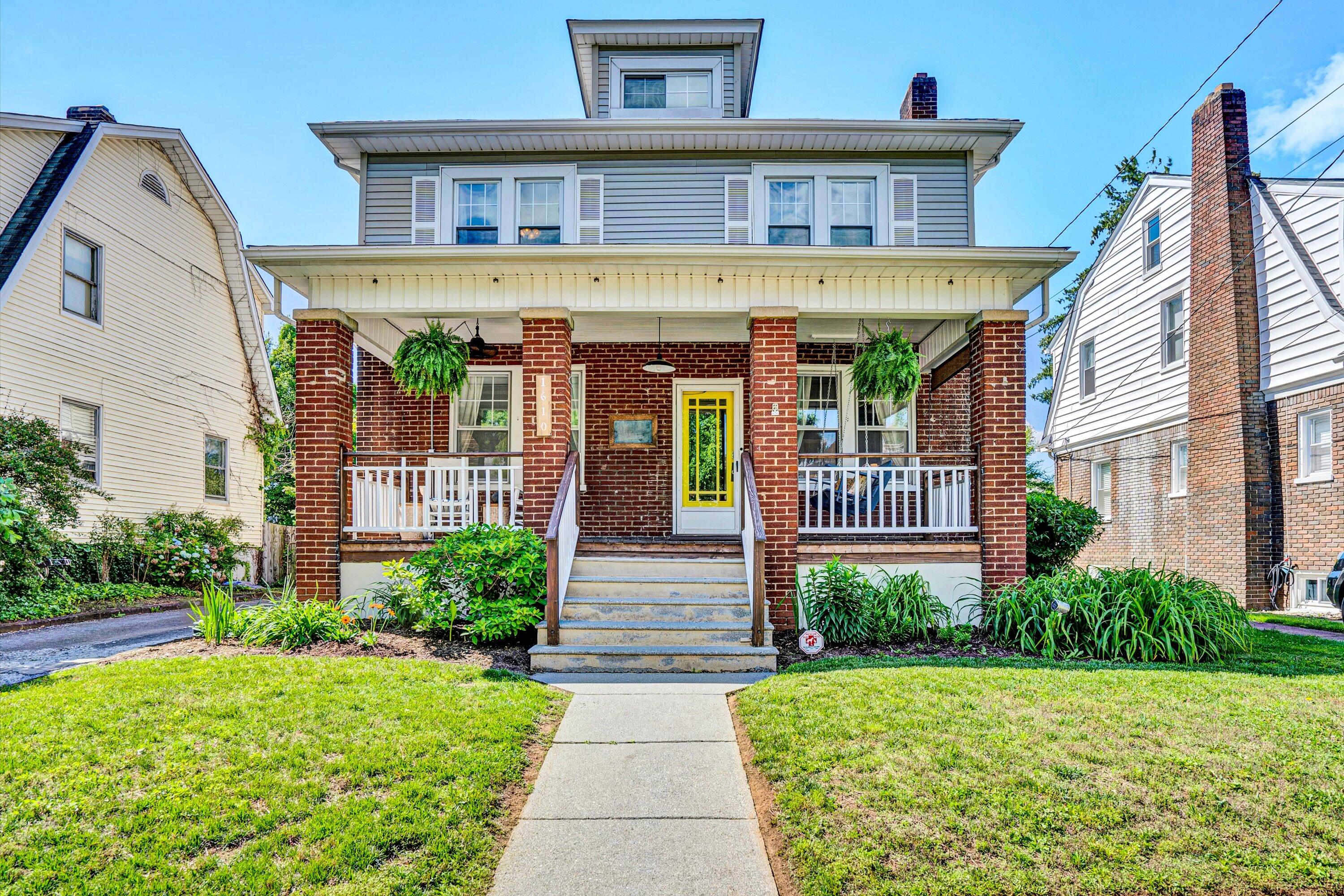 1610 Maiden LN SW