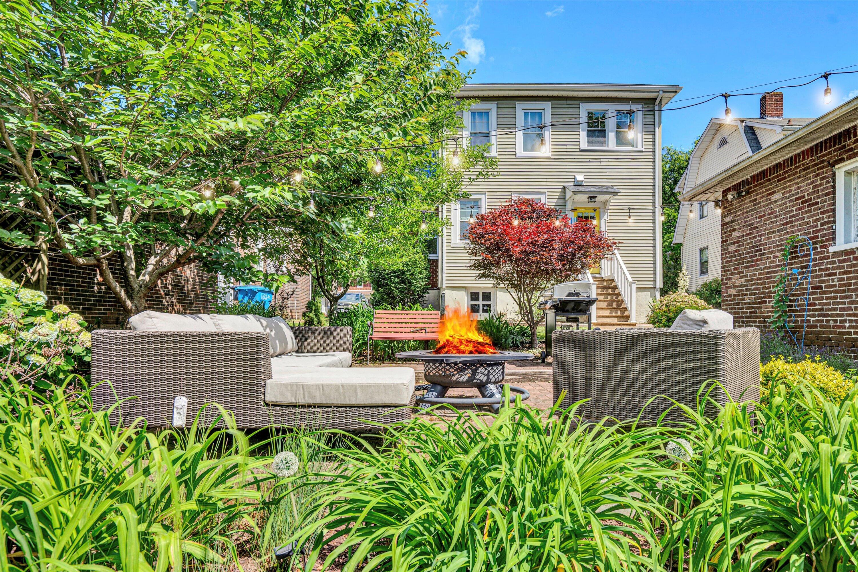 1610 Maiden LN SW