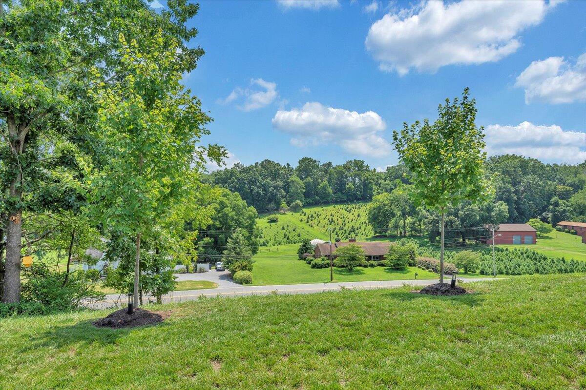 2153 Kings Walk DR NE