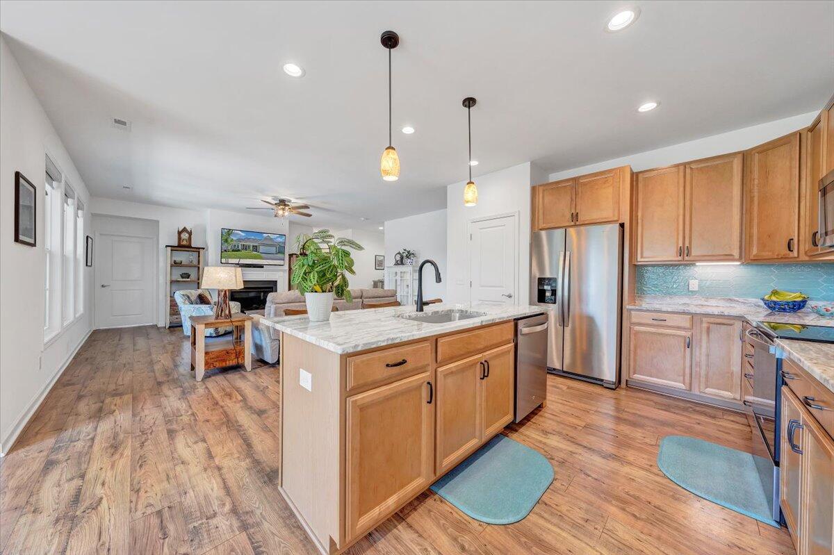 2153 Kings Walk DR NE