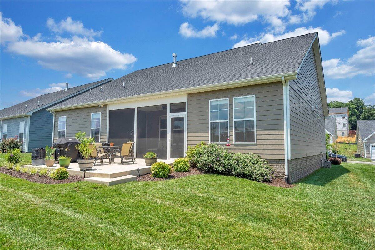 2153 Kings Walk DR NE