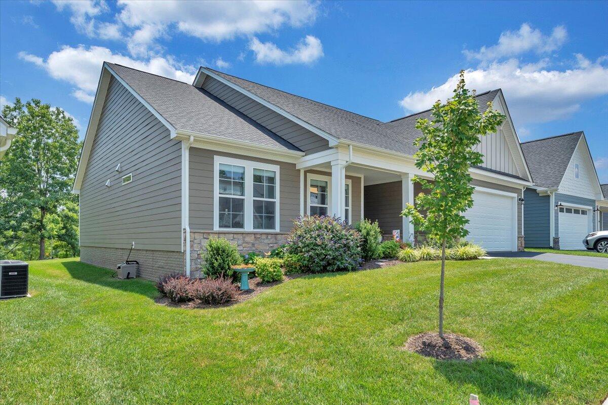 2153 Kings Walk DR NE