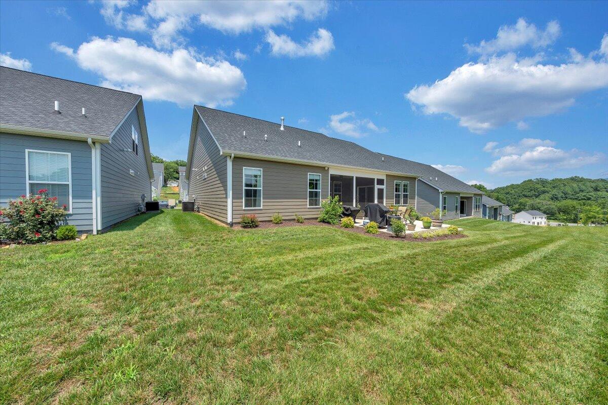 2153 Kings Walk DR NE