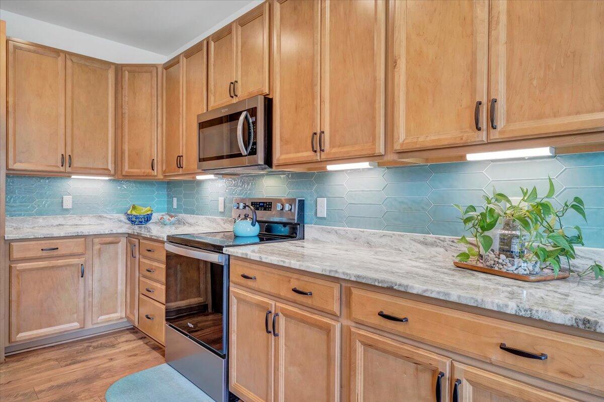 2153 Kings Walk DR NE