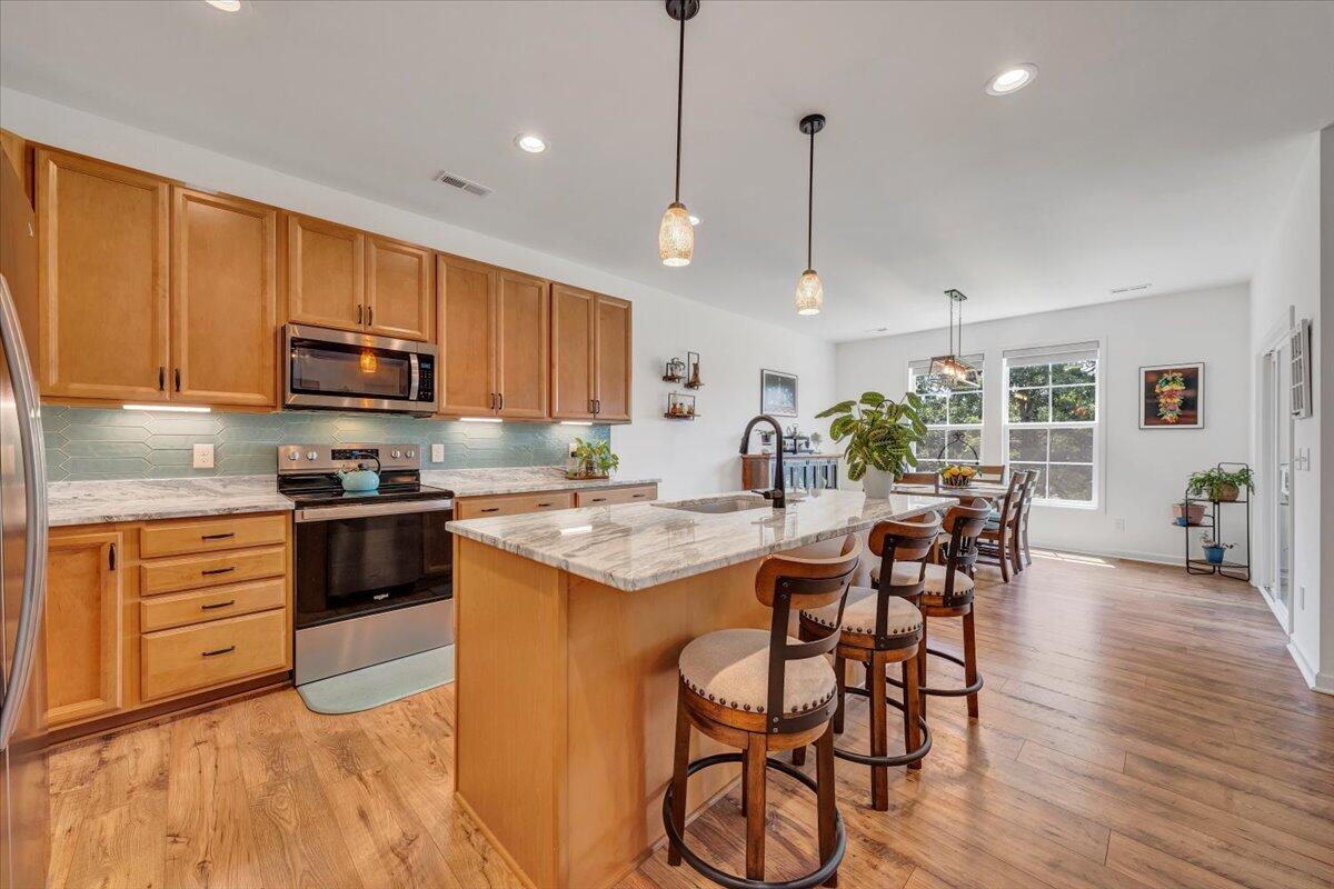 2153 Kings Walk DR NE