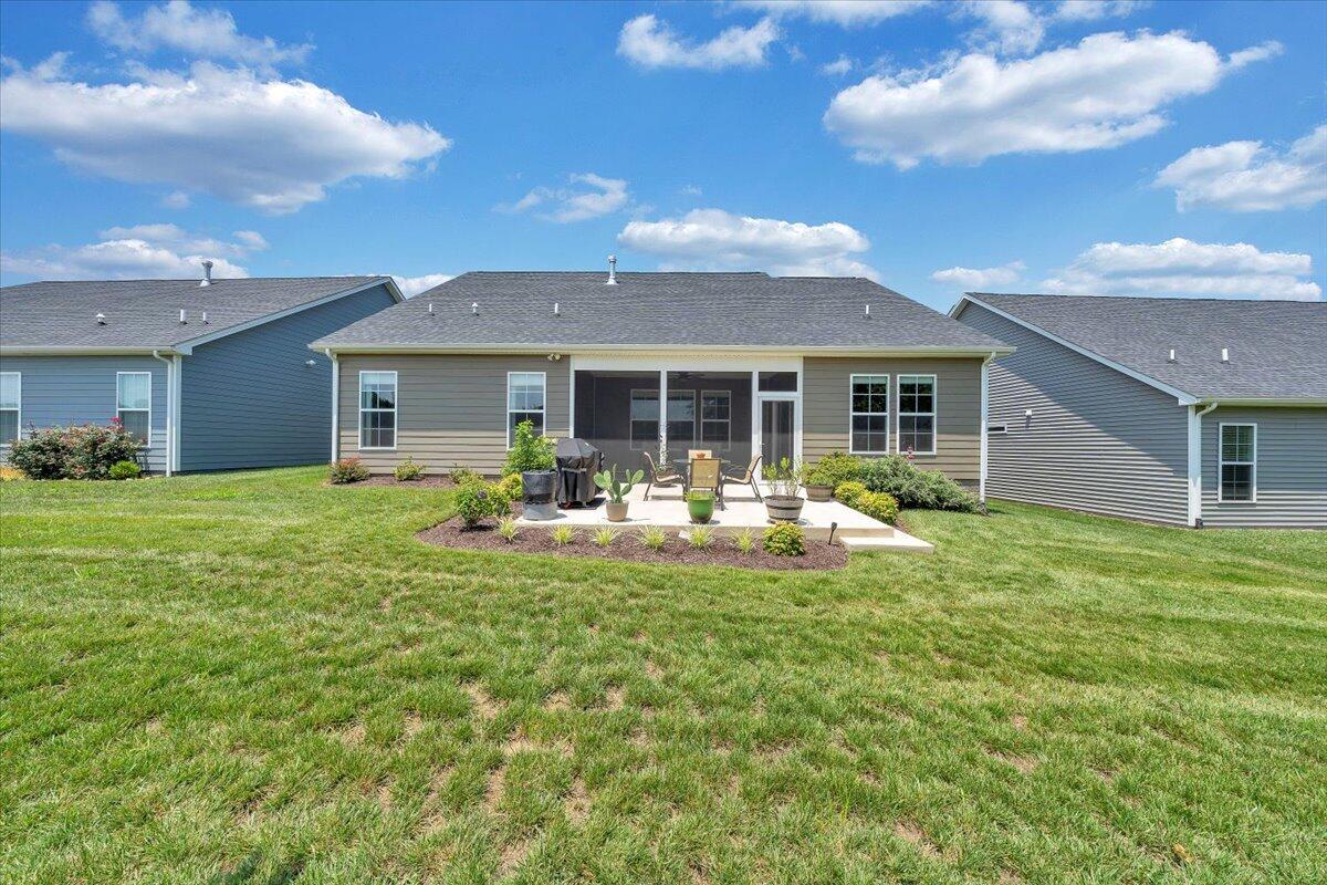 2153 Kings Walk DR NE