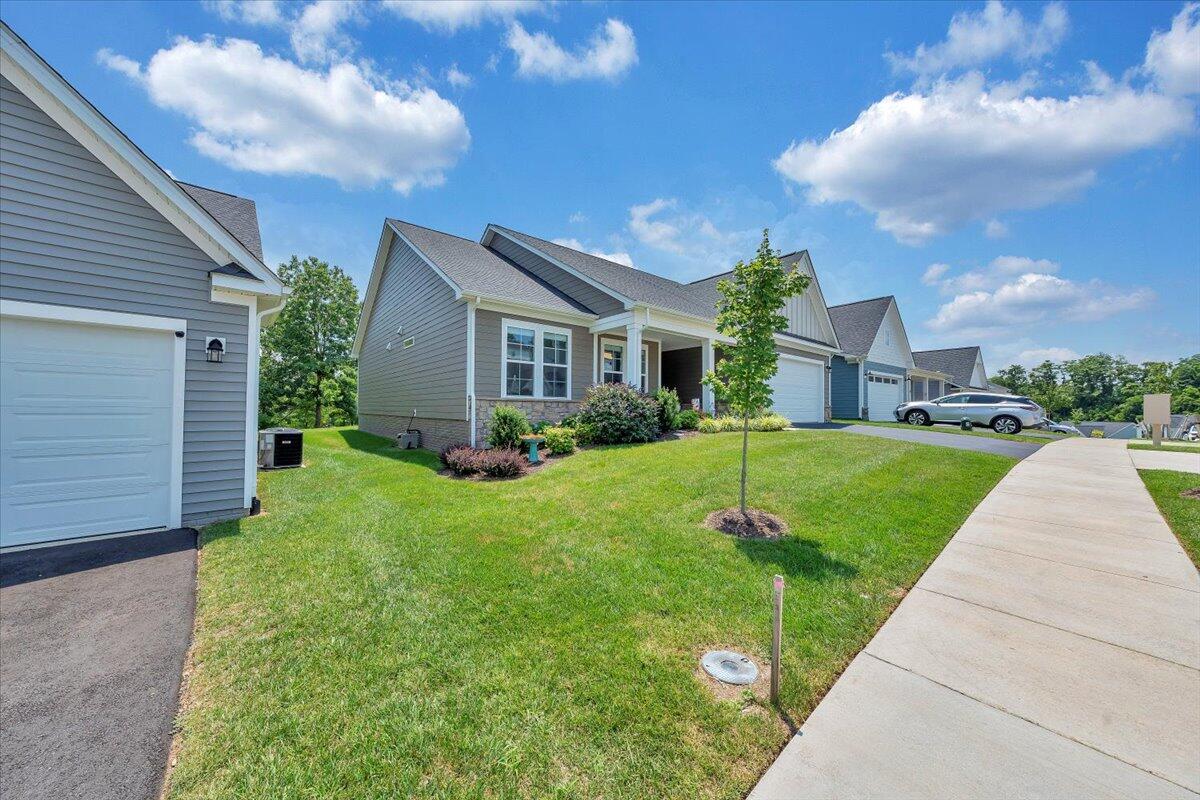 2153 Kings Walk DR NE
