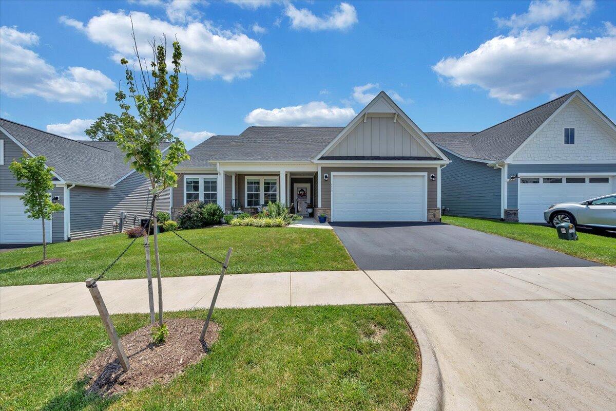 2153 Kings Walk DR NE