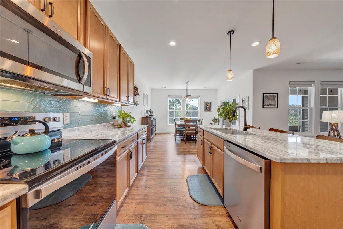 2153 Kings Walk DR NE
