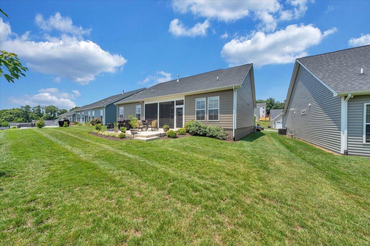 2153 Kings Walk DR NE