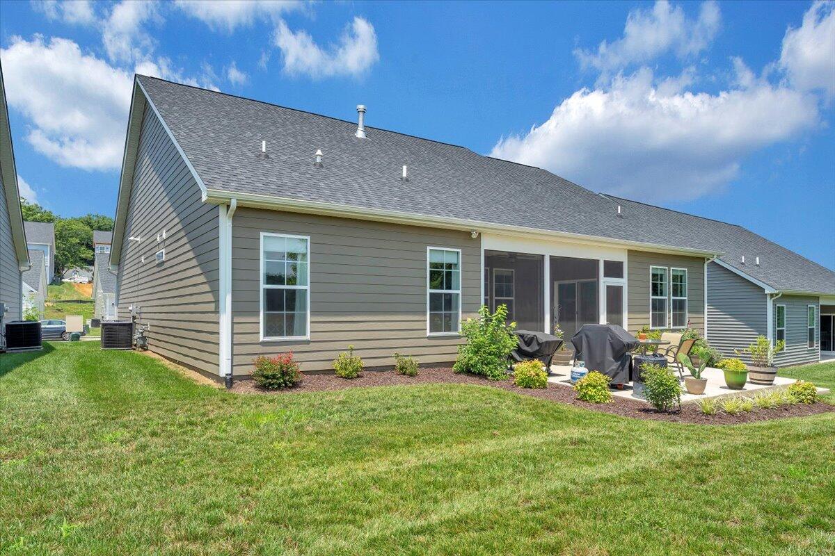 2153 Kings Walk DR NE