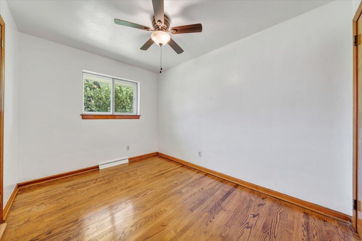 3332 Maplelawn AVE NW