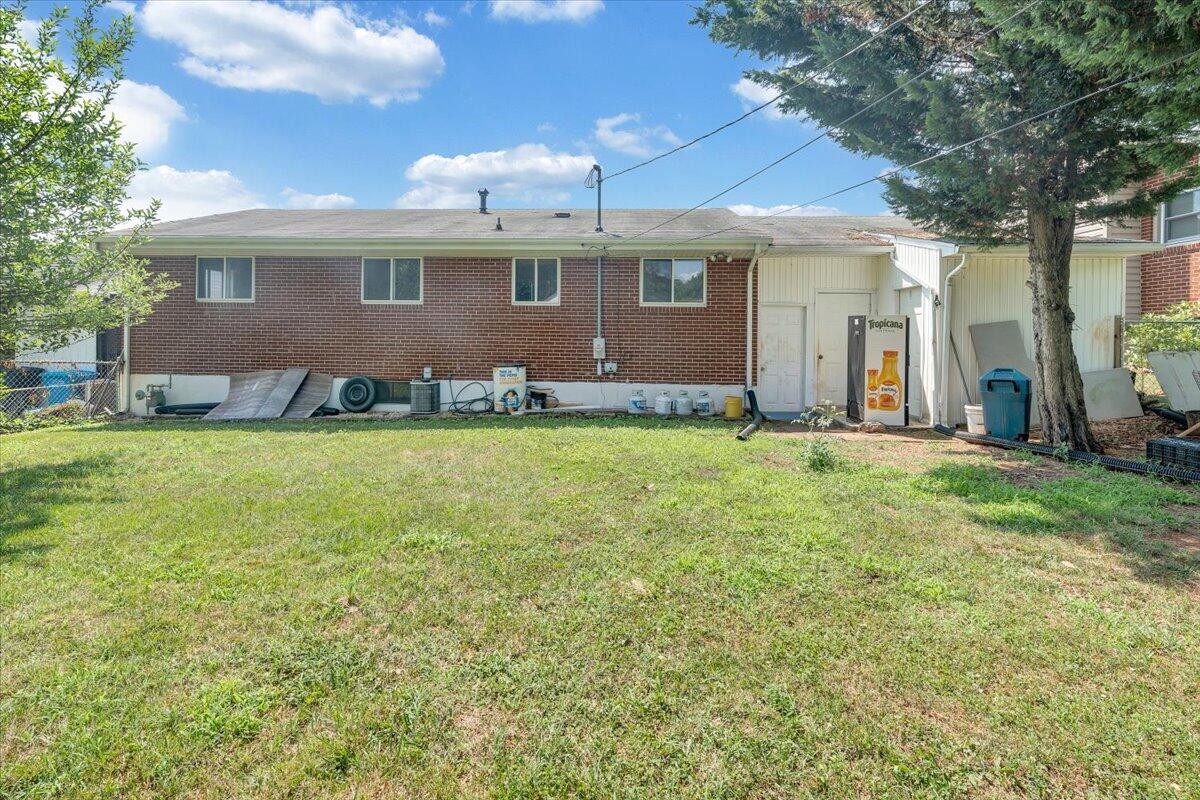 3332 Maplelawn AVE NW