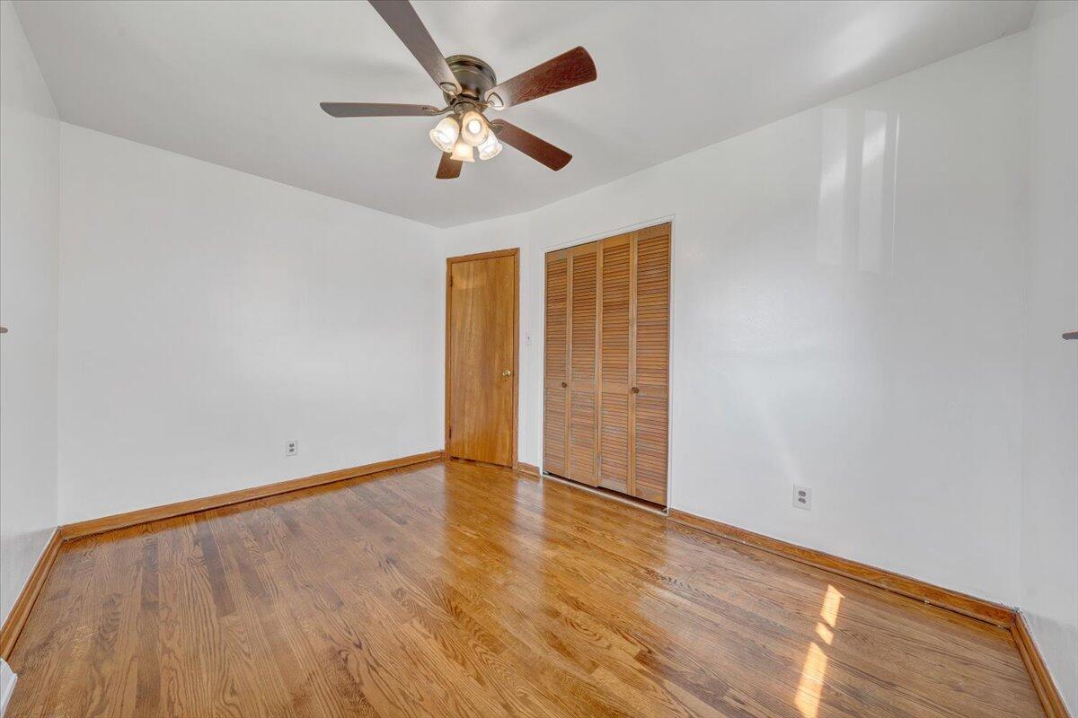 3332 Maplelawn AVE NW