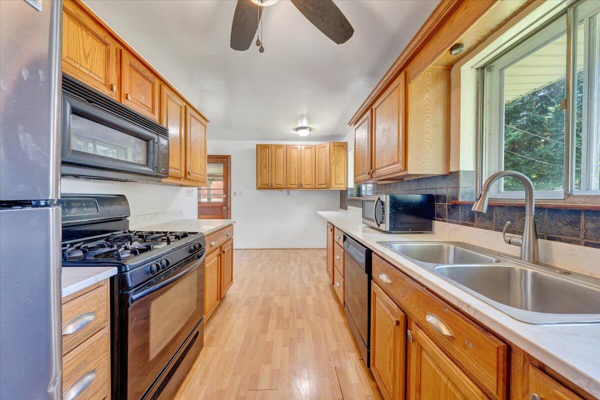 3332 Maplelawn AVE NW