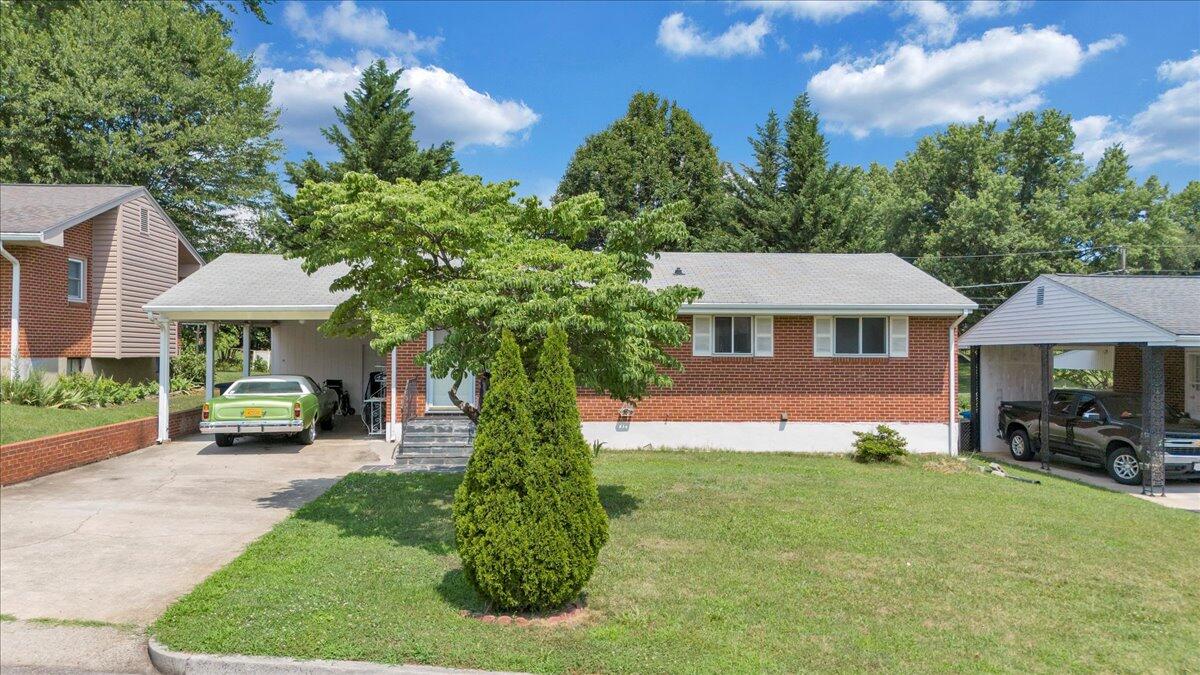 3332 Maplelawn AVE NW