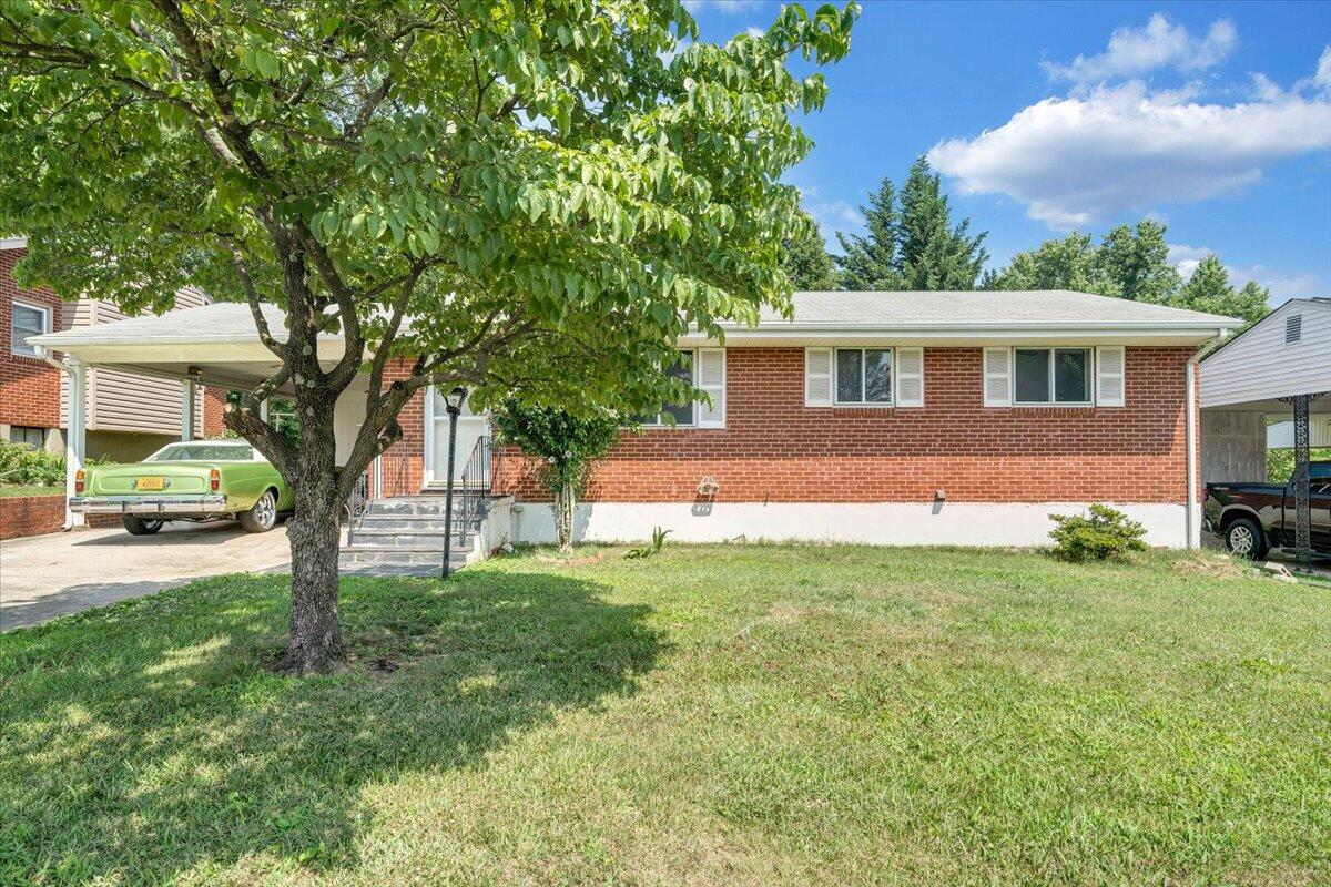 3332 Maplelawn AVE NW