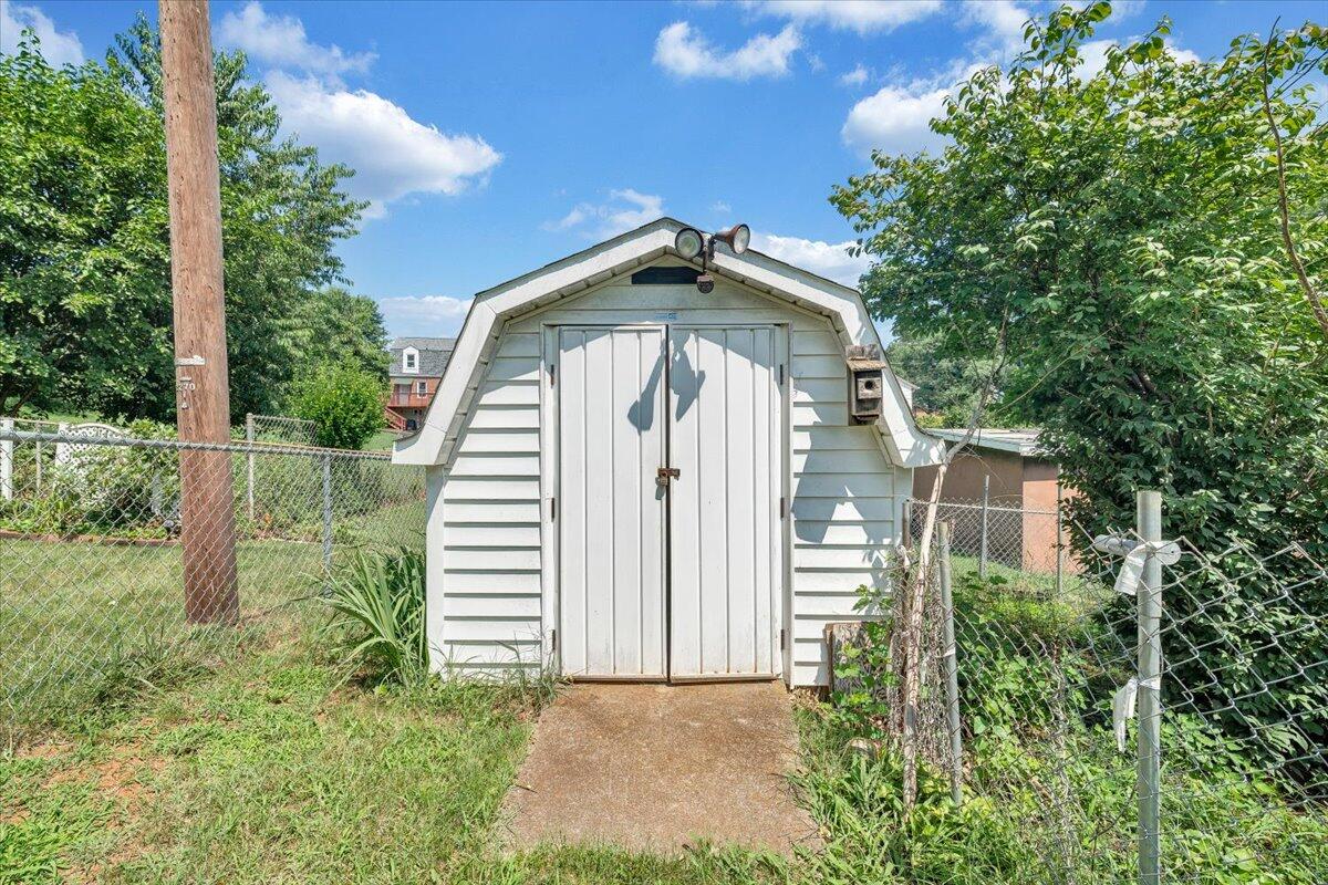 3332 Maplelawn AVE NW