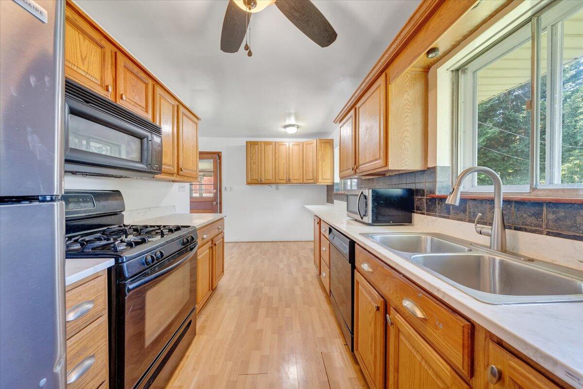 3332 Maplelawn AVE NW