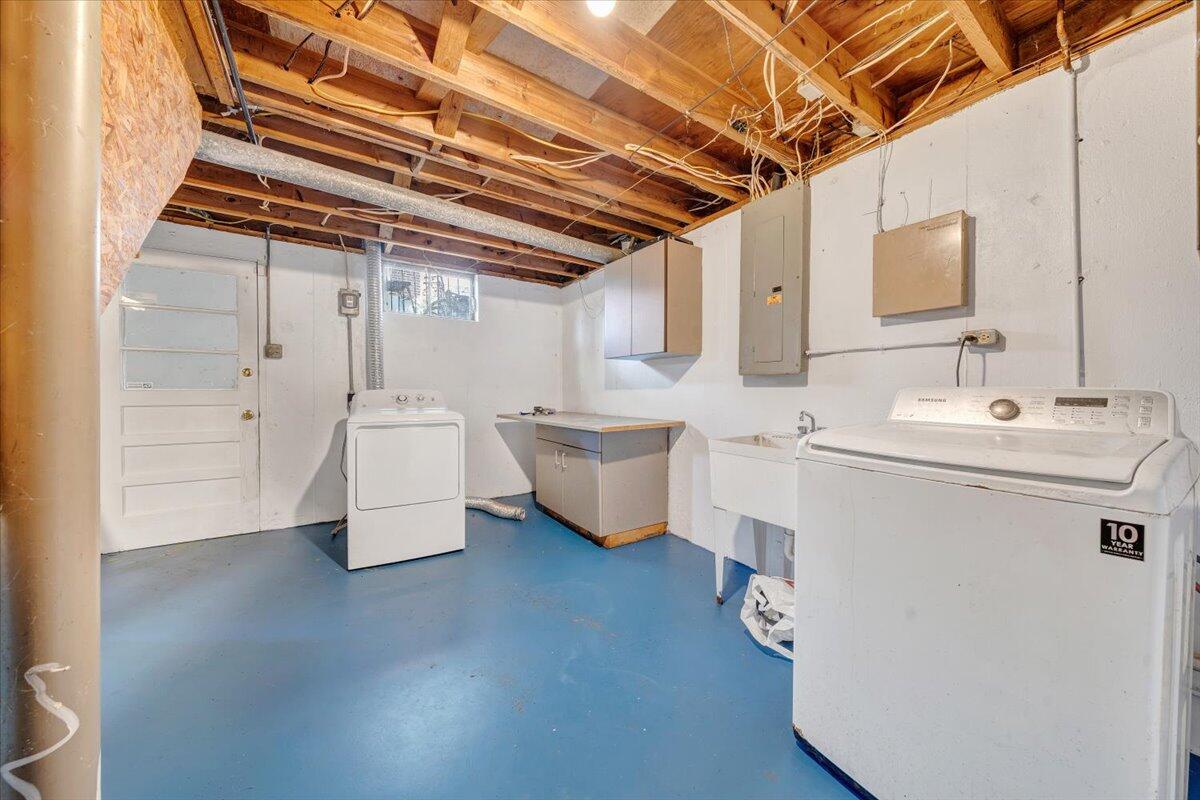 3332 Maplelawn AVE NW