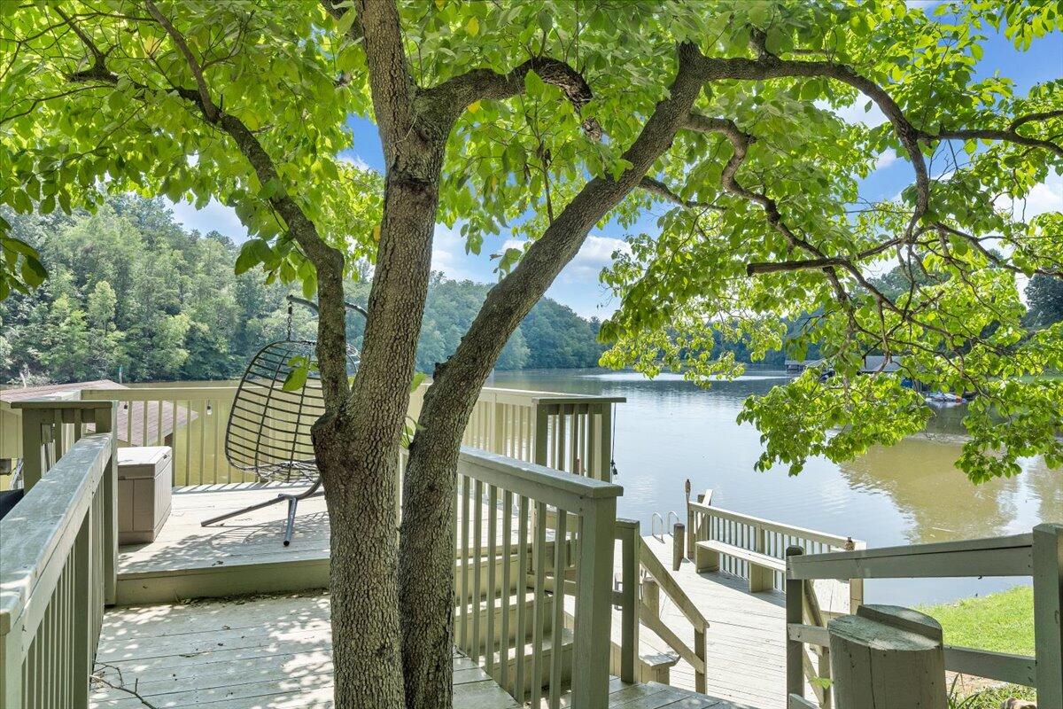 112 Crescent LN